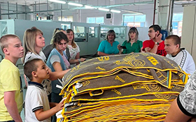 Воспитанники Центра помощи детям побывали на Донецкой мануфактуре